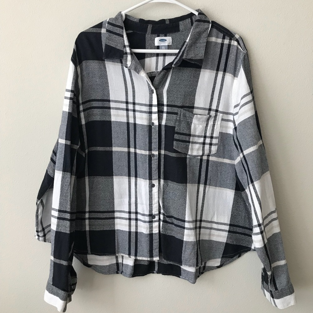 Plus size black and white plaid button up